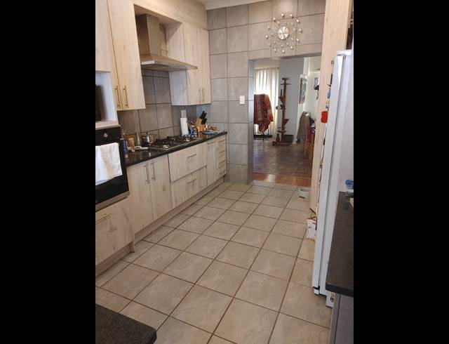 3 BEDROOM FREEHOLD FOR SALE IN FLORAUNA
